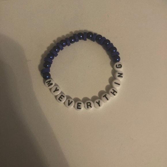 Ariana Grande Albums Bracelet Set - Picture 3 of 10